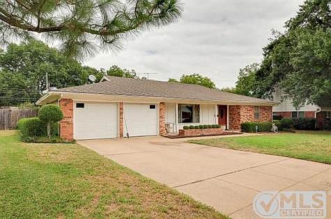 1st image of 117 W Lavender Ln
