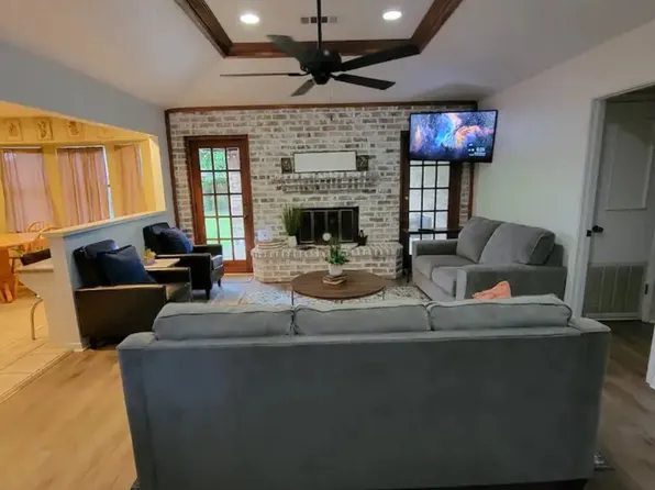 2107 Avenue L, Nederland, TX 77627