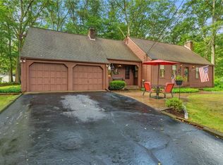 17 Country Side Ln, Scituate, RI 02857