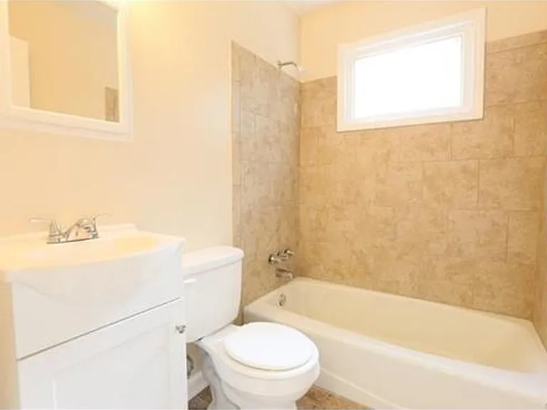 220 W 31st St #B — Photo 6
