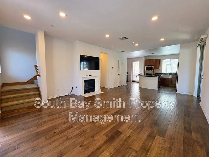 84 Palos Verdes Blvd
