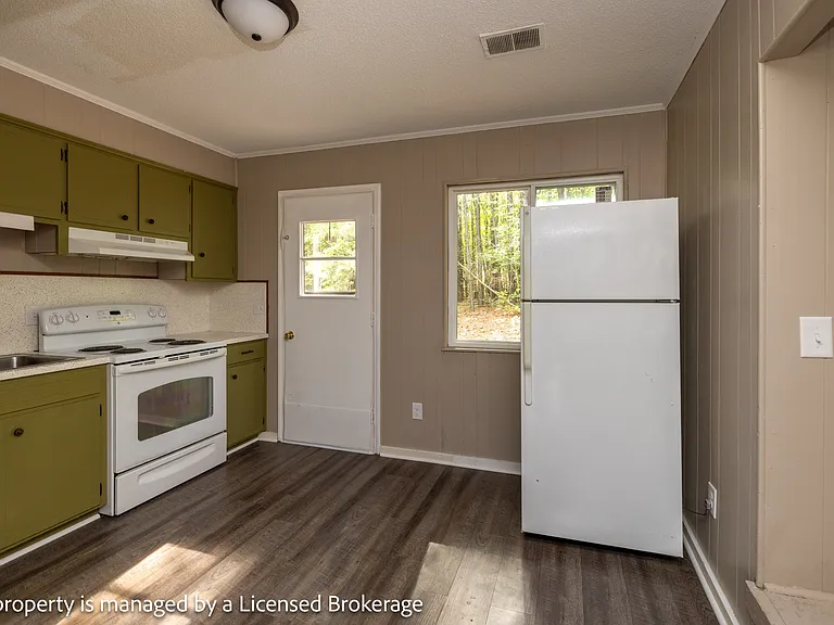 145 Brentwood Dr — Photo 13