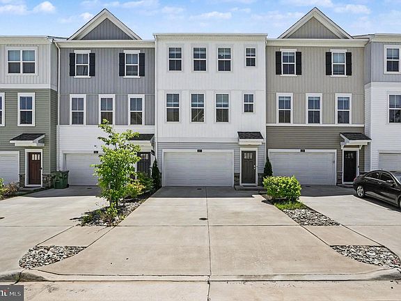 2nd image of 427 Snowberry Ln