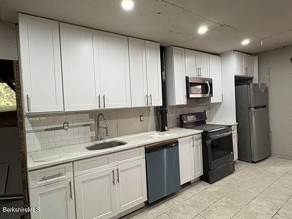 3rd image of 94 Reed St
