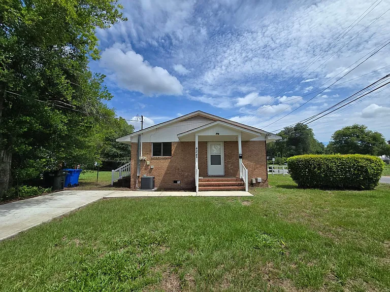424B Bryan St — Photo 1