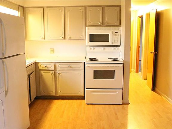 3rd image of 11309 Fremont Pike