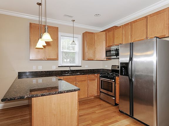 3rd image of 3131 N Washtenaw Ave #2