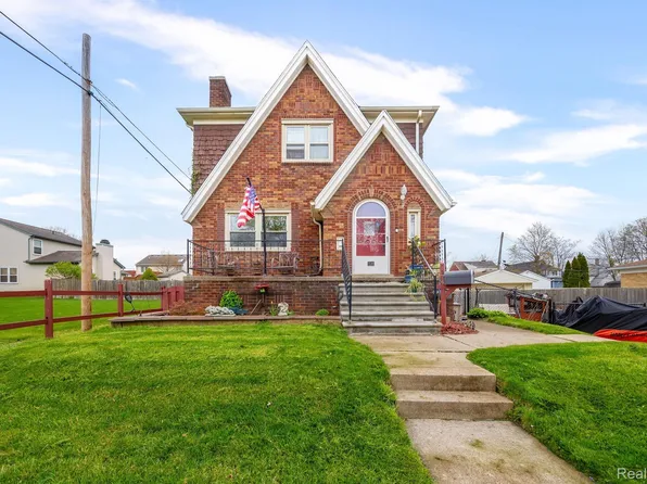 174 Sullivan St, Wyandotte, MI 48192