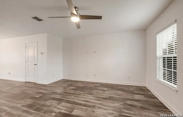 3 bed, 2.5 bath, 1381 sqft, $1,990 — Photo 3