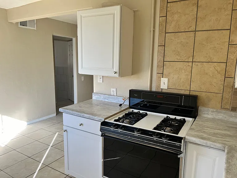 3617 E Lee St — Photo 8