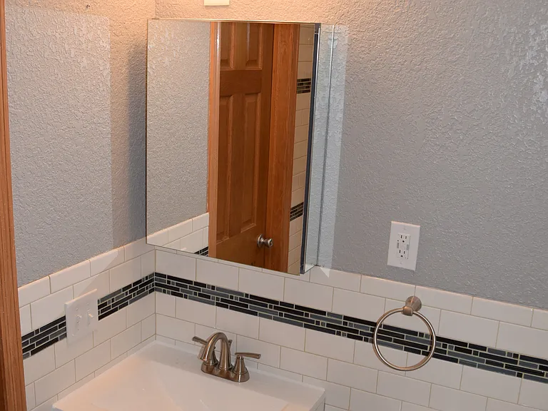 319 SE 8th St #201 — Photo 5