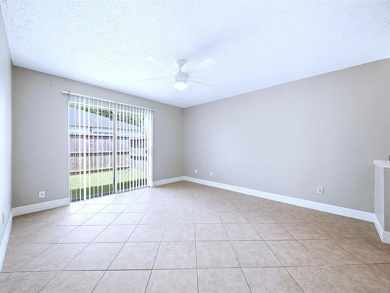 7502 Addicks Clodine Rd — Photo 22