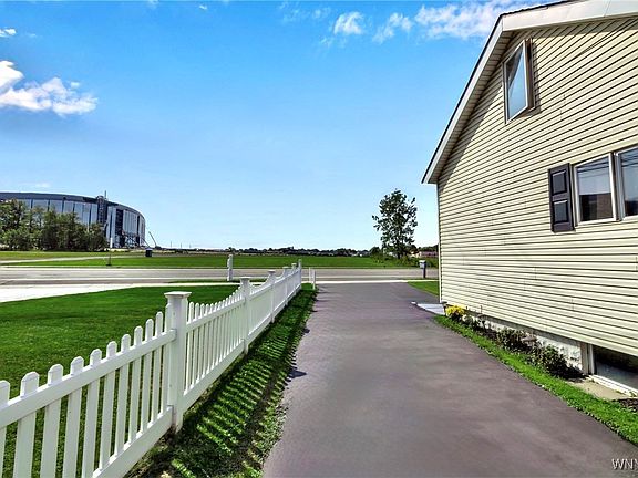 4th image of 3976 Southwestern Blvd