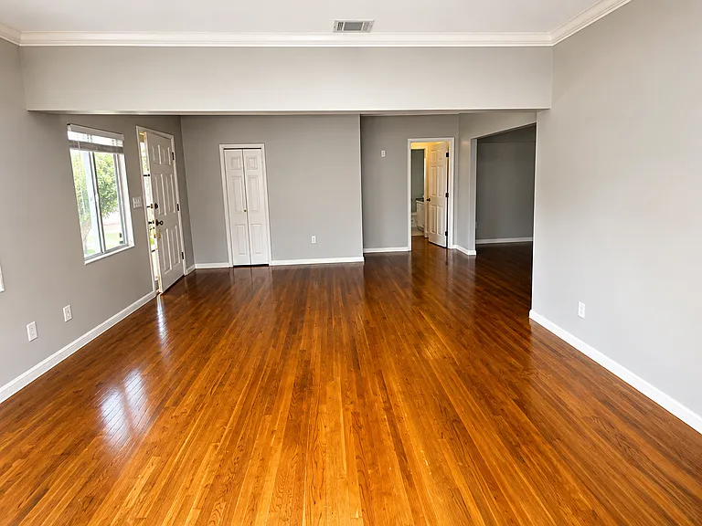 4557 Edgeware Rd — Photo 10