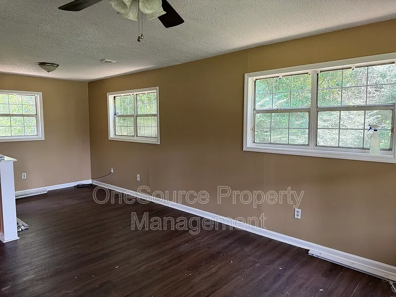 3 bed, 2.0 bath, $1,350 — Photo 4