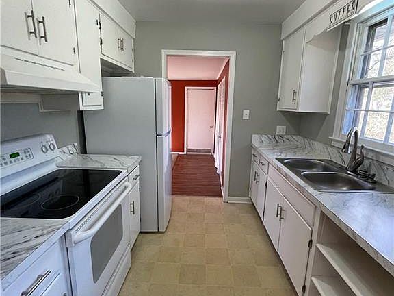 2nd image of 709 Mosby Dr
