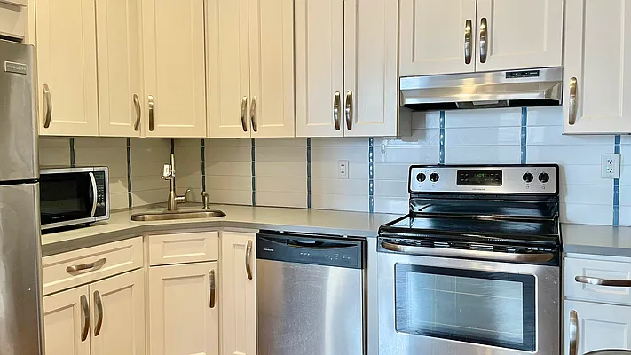 Rented by Strivers Management Group Corp (Brokerage) | media 25