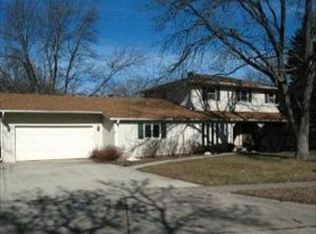 592 E Golf Rd, Libertyville, IL 60048