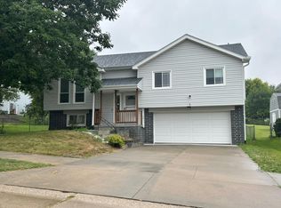 8315 Hanover St, Omaha, NE 68122