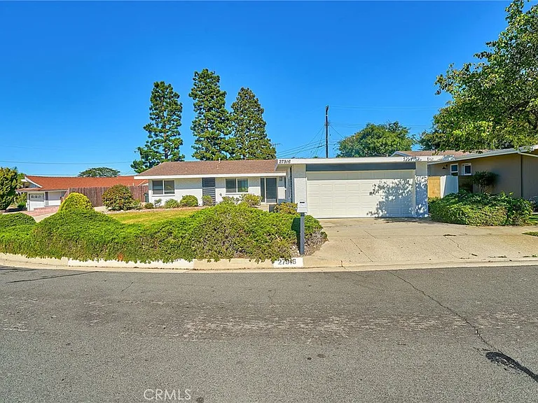 27916 Alvarez Dr — Photo 1
