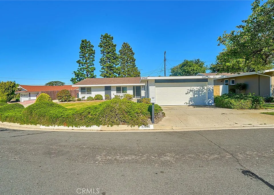 27916 Alvarez Dr