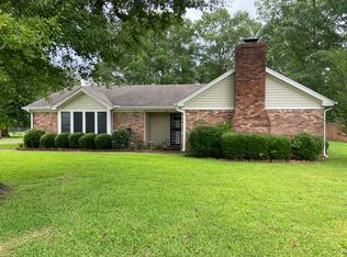 180 Thomas Cir, Columbus, MS 39705