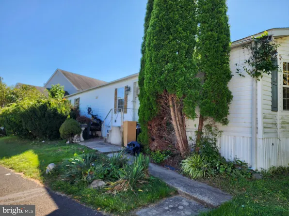 2304 Brownsville Rd #18, Feasterville Trevose, PA 19053