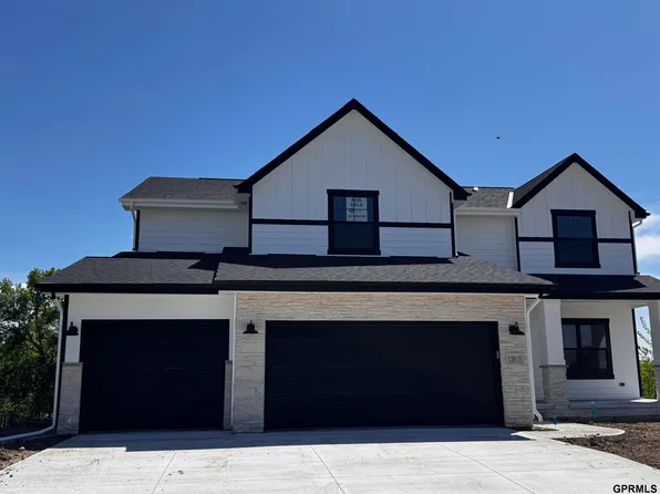 12613 Cooper St, Omaha, NE 68138
