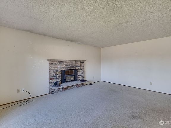 5th image of 5931 95th Drive SE