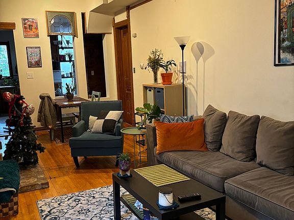 5th image of 655 W Wrightwood Ave APT 3R