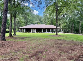 119 Chinquipin Ln, Florence, MS 39073
