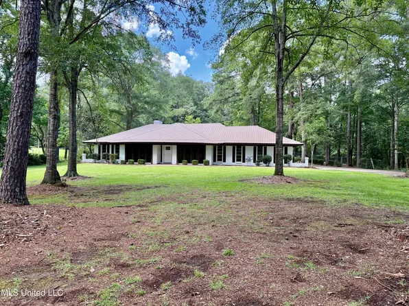 119 Chinquipin Ln, Florence, MS 39073
