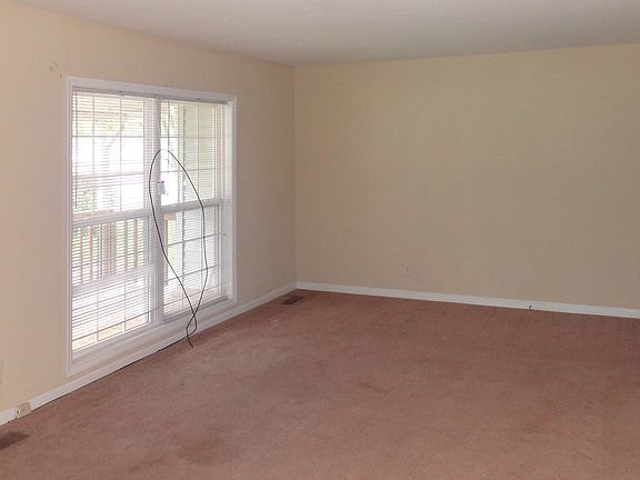 5th image of 8 Brookfield Ave