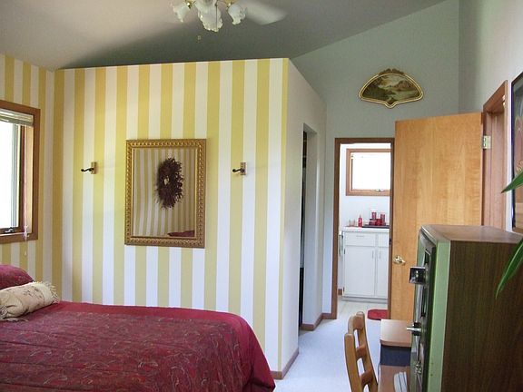 Master Suite/Walk-in Closet/Bathroom