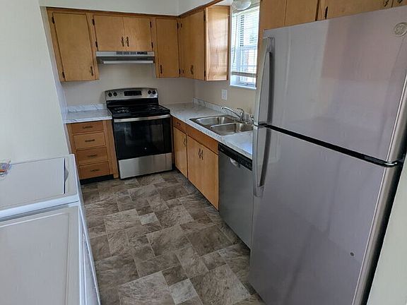 5th image of 31 Maplewood Ct APT D