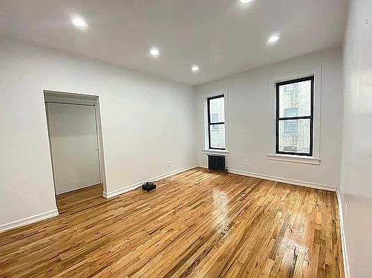 2nd image of 250 Hawthorne St #1D