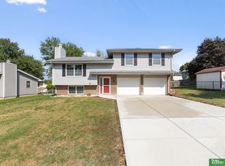 15107 Versaille St, Bellevue, NE 68123