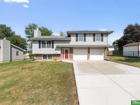 15107 Versaille St, Bellevue, NE 68123