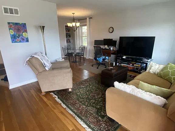4th image of 524 Laven Del Ln