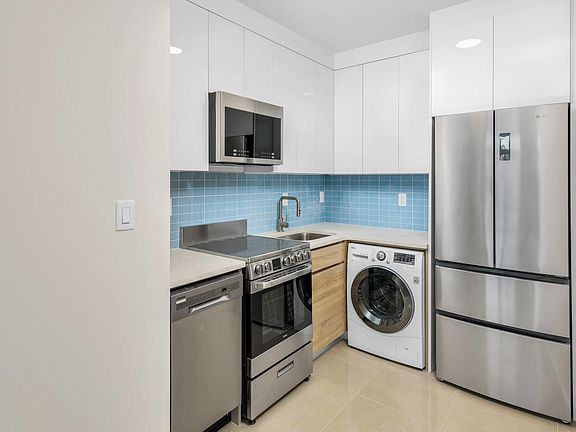 4th image of 2873 W 17th St #6C