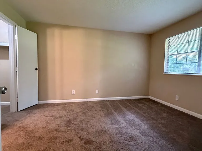 The New Meridian Apartments — Photo 12