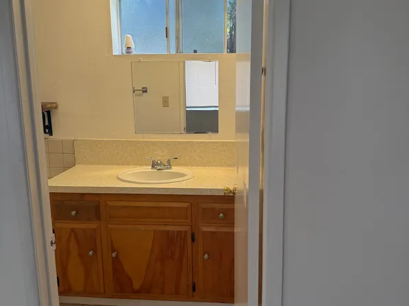 249 N Palm Ave APT B, Upland, CA 91786