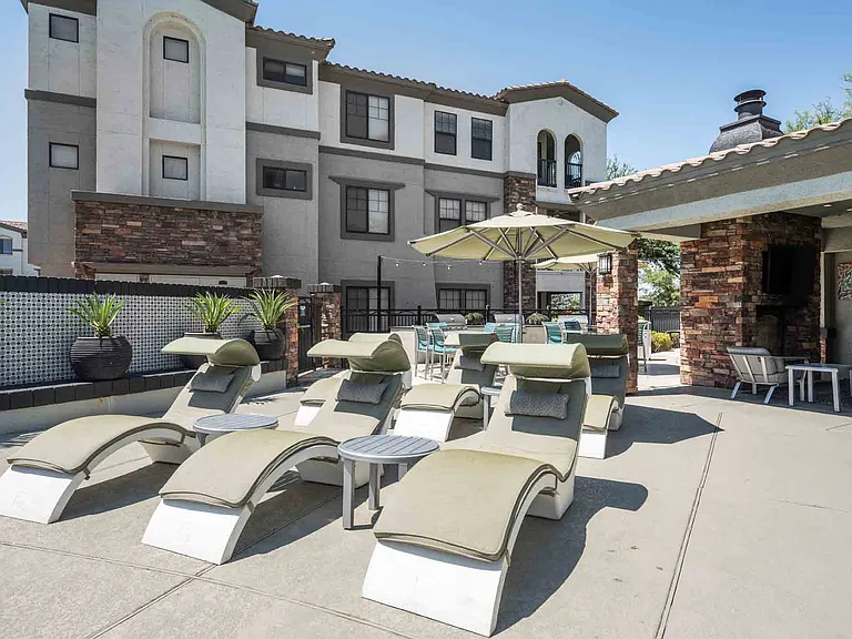 Zone Luxe, Glendale, AZ, Sundeck