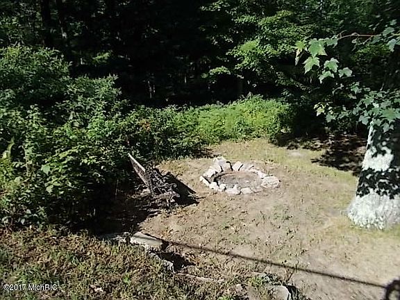 3rd image of 8899 S Mapleridge Dr