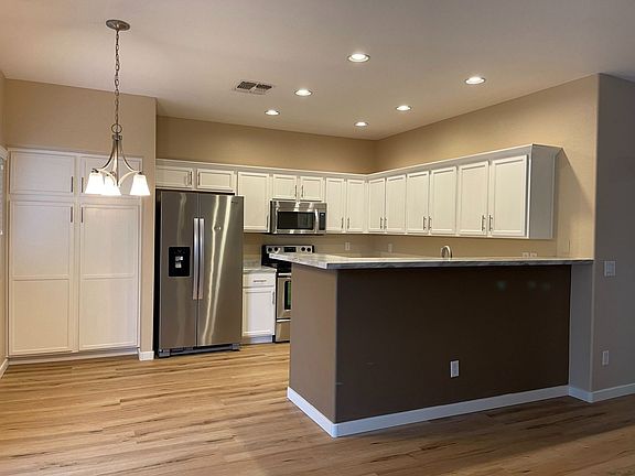 5th image of 528 E Rainbow Dr