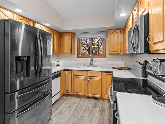 3rd image of 65 High Ridge Ct