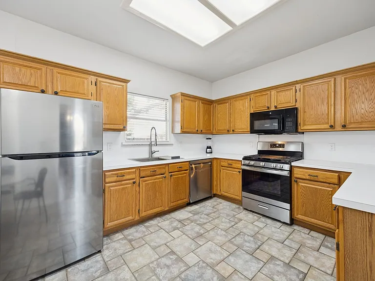 1823 Dew Valley Dr — Photo 8