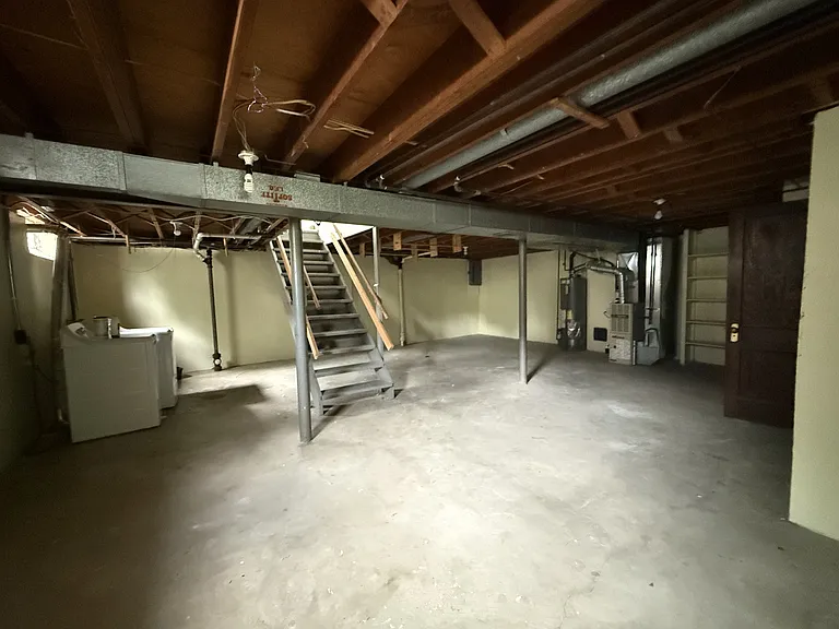 1630 Greenview Dr — Photo 21