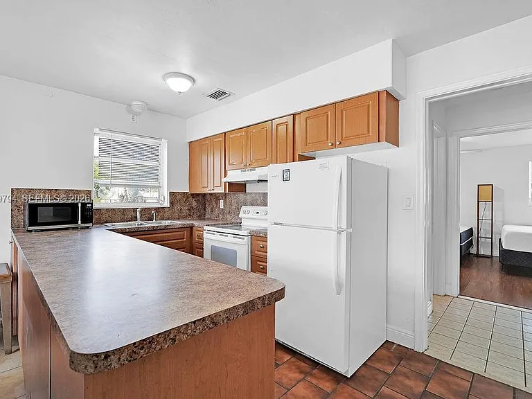 2419 Pierce St — Photo 16