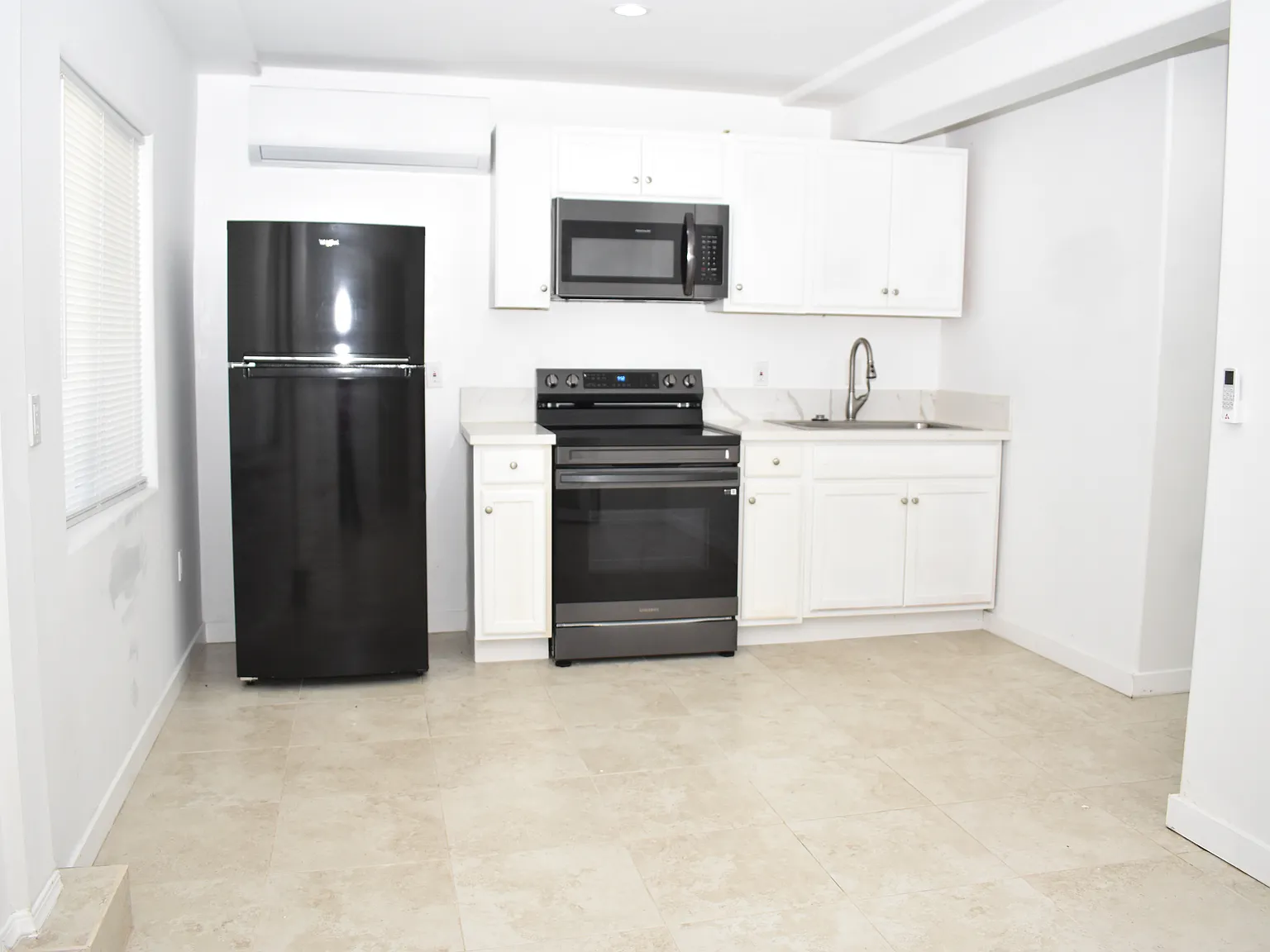 1 bed, 370 sqft, $1,825 — Photo 4